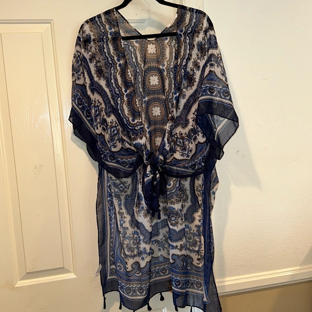 BESO DEL SOL Blue, Brown and White Paisley Kimono